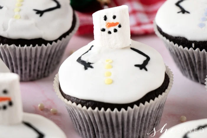 Super cute meting snowman cupcakes